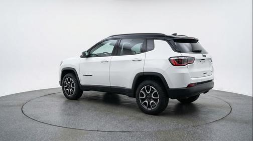 Bright White Clearcoat 2025 Jeep Compass Trailhawk