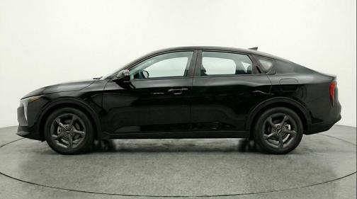 Aurora Black Pearl 2025 Kia K4 LXS