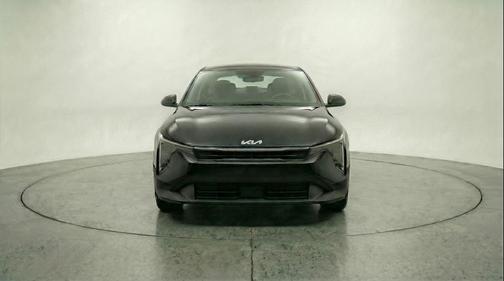 Aurora Black Pearl 2025 Kia K4 LXS