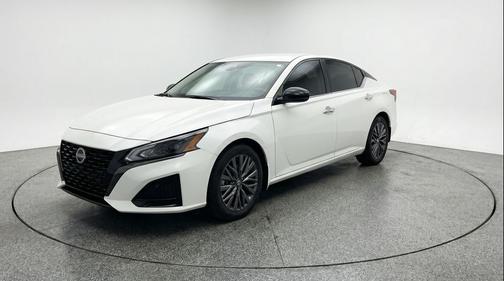Glacier White 2025 Nissan Altima SV FWD