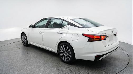 Glacier White 2025 Nissan Altima SV FWD