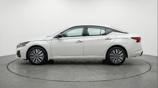 Glacier White 2025 Nissan Altima SV FWD