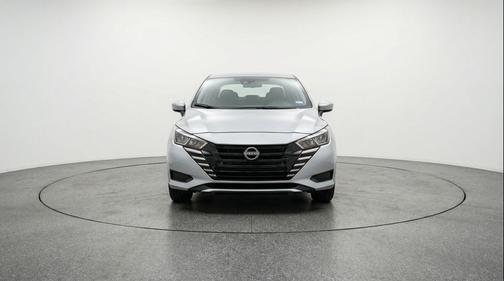 Brilliant Silver Metallic 2025 Nissan Versa 1.6 SV