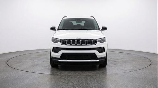 Bright White Clearcoat 2025 Jeep Compass Latitude