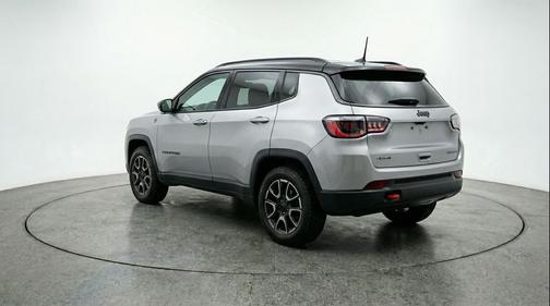 Silver Zynith Metallic Clearcoat 2025 Jeep Compass Trailhawk