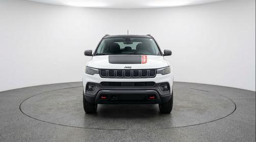 Bright White Clearcoat 2025 Jeep Compass Trailhawk