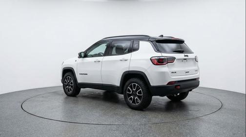 Bright White Clearcoat 2025 Jeep Compass Trailhawk