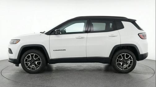 Bright White Clearcoat 2025 Jeep Compass Trailhawk