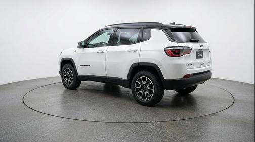 Bright White Clearcoat 2025 Jeep Compass Trailhawk