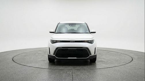 Snow White Pearl 2025 Kia Soul LX