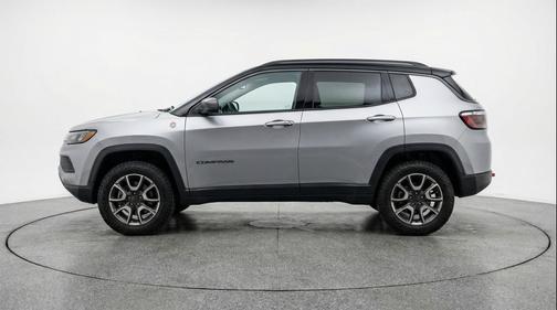 Silver Zynith Metallic Clearcoat 2025 Jeep Compass Trailhawk
