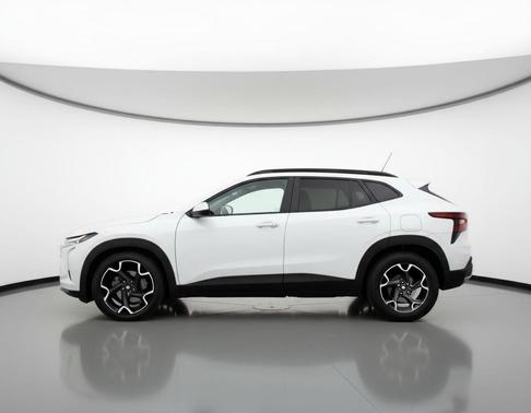 Summit White 2025 Chevrolet Trax LT