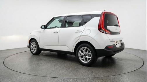 Snow White Pearl 2025 Kia Soul LX