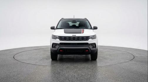 Bright White Clearcoat 2025 Jeep Compass Trailhawk