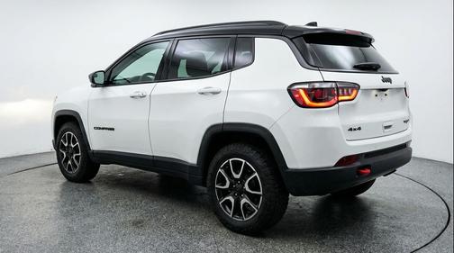 Bright White Clearcoat 2025 Jeep Compass Trailhawk