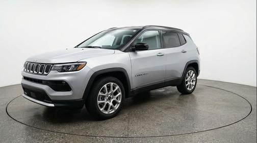 Silver Zynith Metallic Clearcoat 2025 Jeep Compass Limited