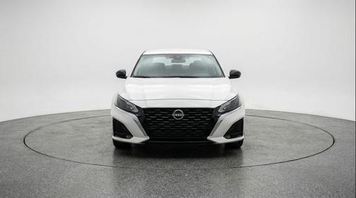 Glacier White 2025 Nissan Altima SV FWD