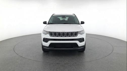 Bright White Clearcoat 2025 Jeep Compass Latitude