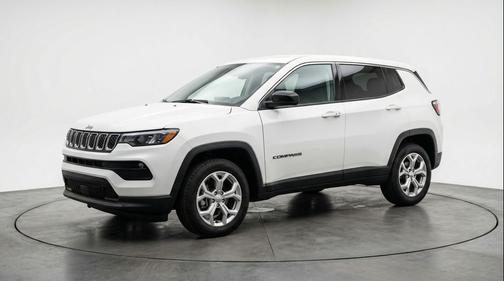Bright White Clearcoat 2025 Jeep Compass Latitude