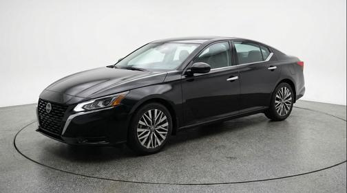 Super Black 2025 Nissan Altima SV FWD