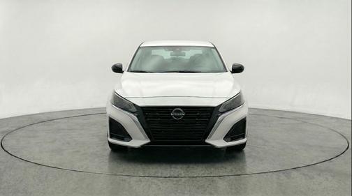 Glacier White 2025 Nissan Altima SV FWD