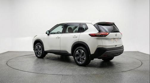 Everest White Pearl Tricoat 2025 Nissan Rogue SV