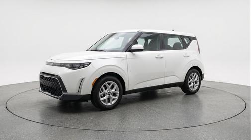 Snow White Pearl 2025 Kia Soul LX