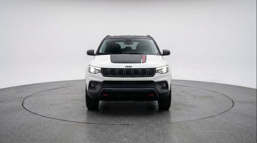 Bright White Clearcoat 2025 Jeep Compass Trailhawk