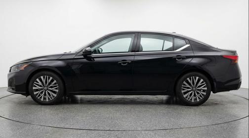 Super Black 2025 Nissan Altima SV FWD