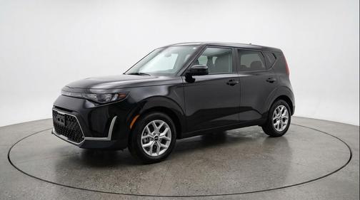 Fusion Black 2025 Kia Soul LX