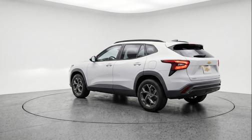 Summit White 2025 Chevrolet Trax LT