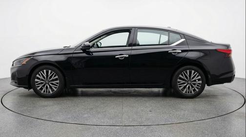 Super Black 2025 Nissan Altima SV FWD