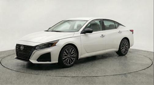 Glacier White 2025 Nissan Altima SV FWD
