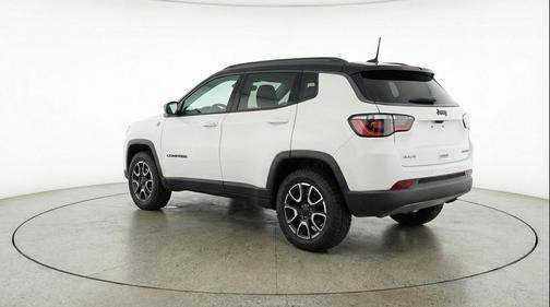 Bright White Clearcoat 2025 Jeep Compass Trailhawk