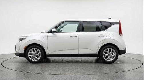 Snow White Pearl 2025 Kia Soul LX