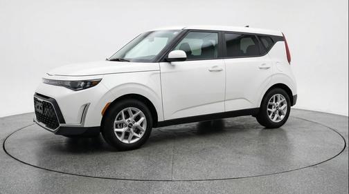 Snow White Pearl 2025 Kia Soul LX