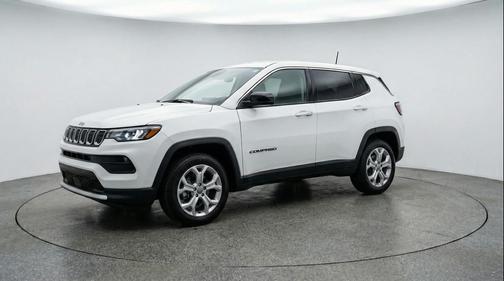 Bright White Clearcoat 2025 Jeep Compass Latitude