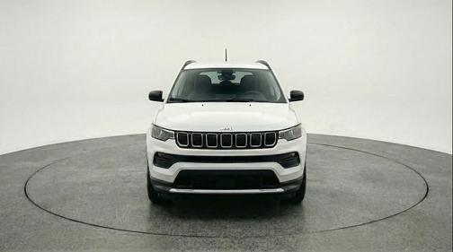 Bright White Clearcoat 2025 Jeep Compass Latitude