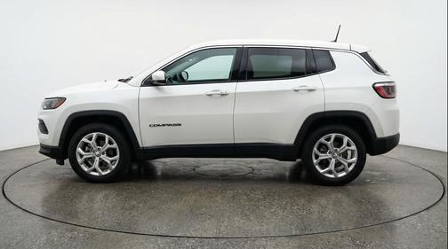 Bright White Clearcoat 2025 Jeep Compass Latitude