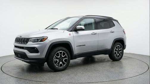 Silver Zynith Metallic Clearcoat 2025 Jeep Compass Trailhawk