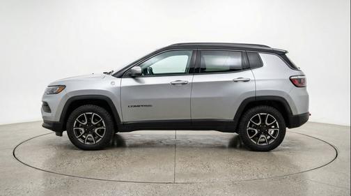 Silver Zynith Metallic Clearcoat 2025 Jeep Compass Trailhawk