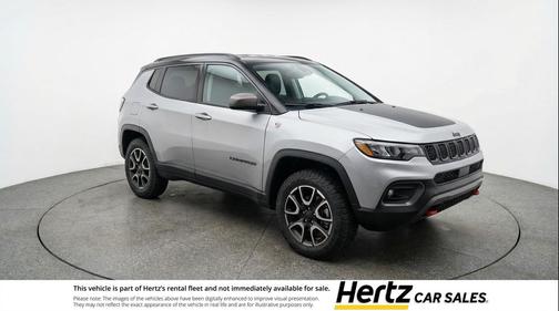 Silver Zynith Metallic Clearcoat 2025 Jeep Compass Trailhawk