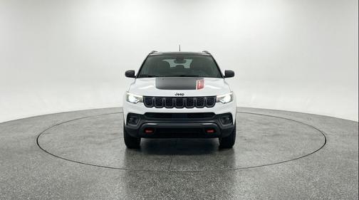 Bright White Clearcoat 2025 Jeep Compass Trailhawk