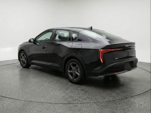 Aurora Black Pearl 2025 Kia K4 LXS
