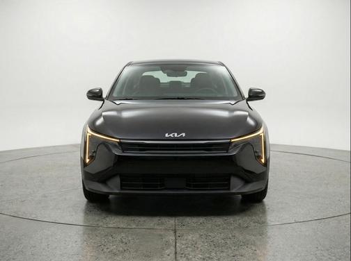 Aurora Black Pearl 2025 Kia K4 LXS