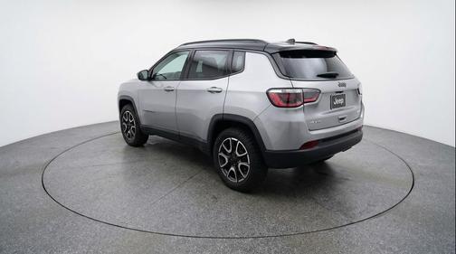 Silver Zynith Metallic Clearcoat 2025 Jeep Compass Trailhawk
