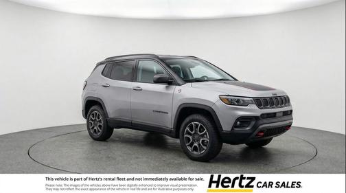 Silver Zynith Metallic Clearcoat 2025 Jeep Compass Trailhawk