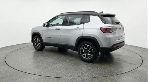 Silver Zynith Metallic Clearcoat 2025 Jeep Compass Trailhawk