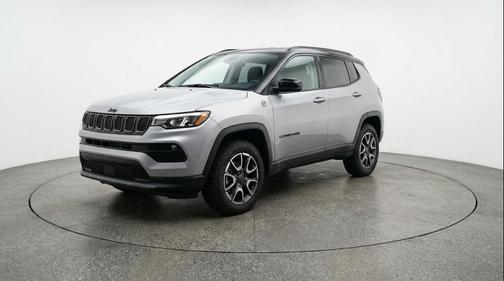 Silver Zynith Metallic Clearcoat 2025 Jeep Compass Trailhawk