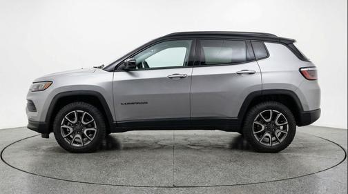 Silver Zynith Metallic Clearcoat 2025 Jeep Compass Trailhawk